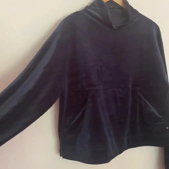 Prana sz L ultra soft velour navy pullover with zip pockets EUC - Picture 4 of 5